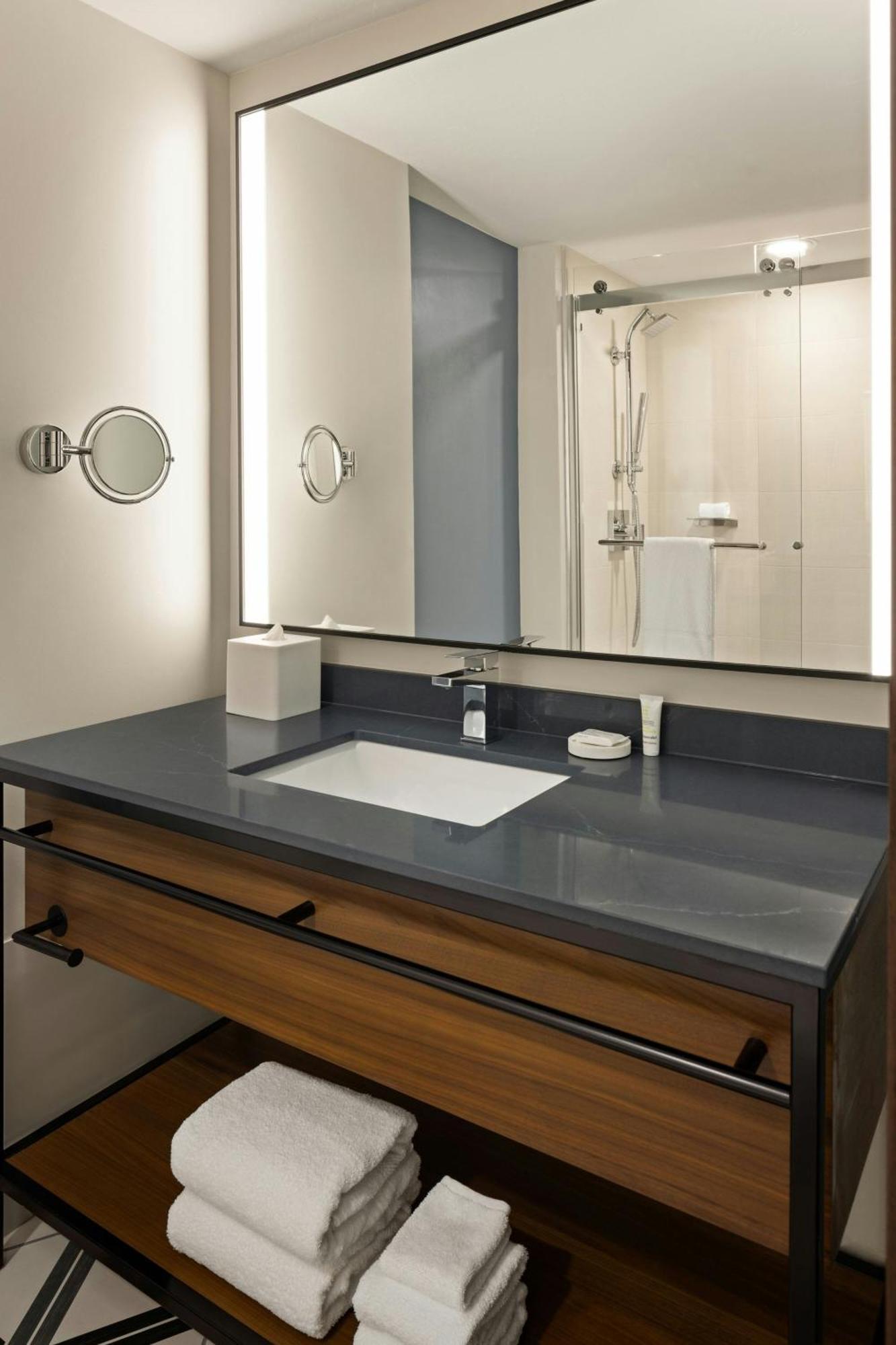 Oshkosh Marriott Waterfront Hotel & Convention Center المظهر الخارجي الصورة