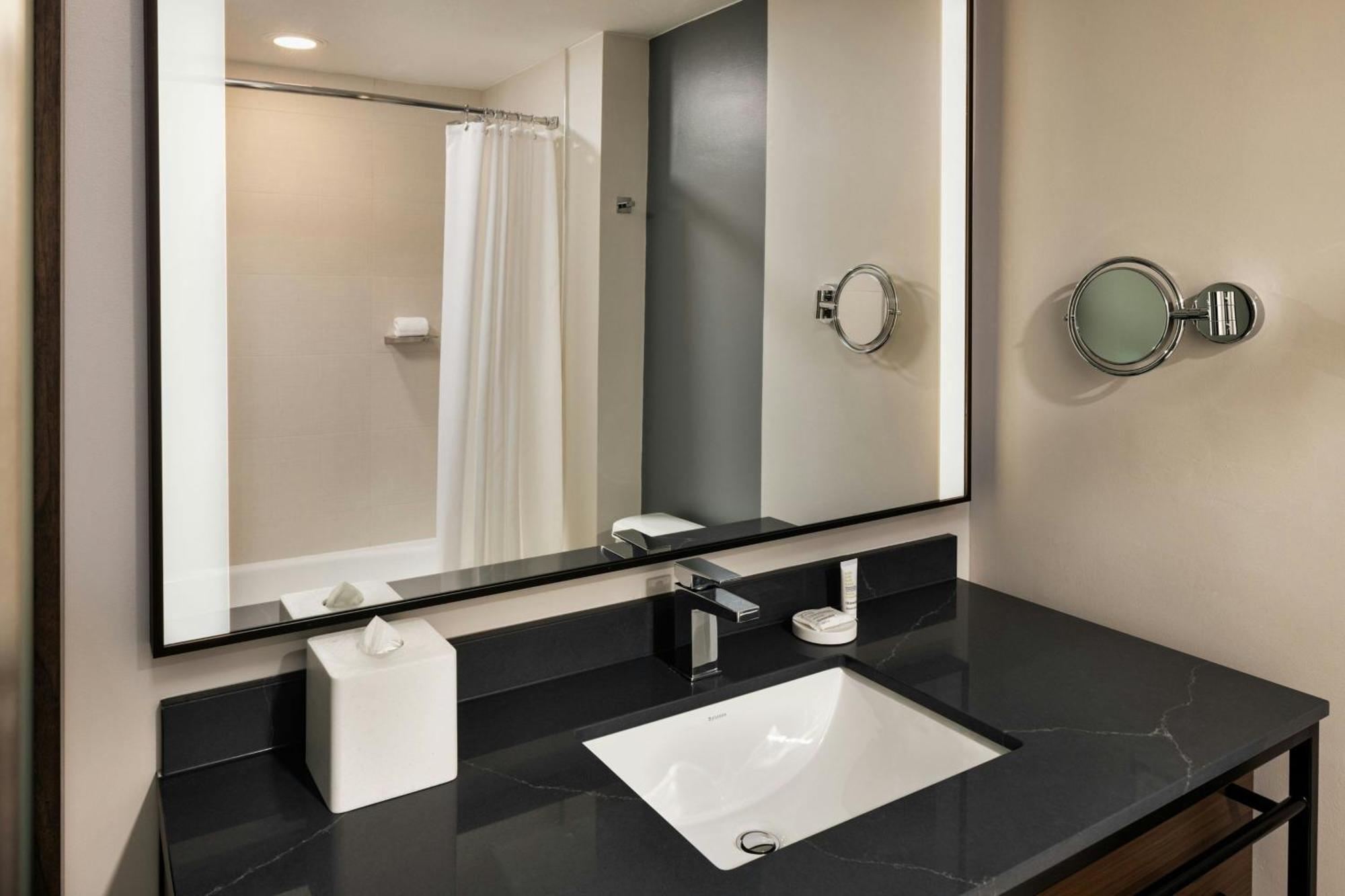 Oshkosh Marriott Waterfront Hotel & Convention Center المظهر الخارجي الصورة