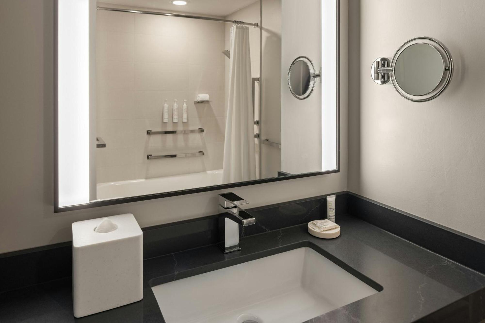 Oshkosh Marriott Waterfront Hotel & Convention Center المظهر الخارجي الصورة